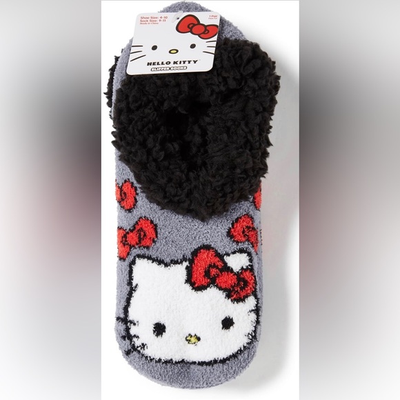 NWT HELLO KITTY Women’s Slipper Socks With Grips. - Picture 2 of 2